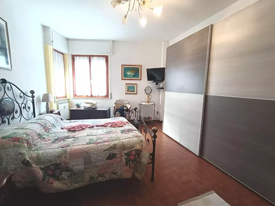 Immagine 13 di Appartamento in vendita  a Carrara