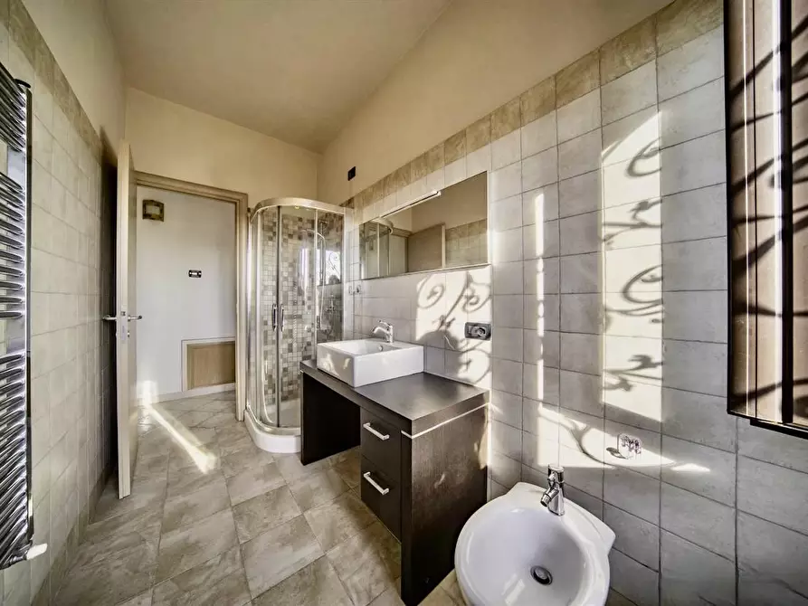 Immagine 13 di Casa bifamiliare in vendita  a Cascina