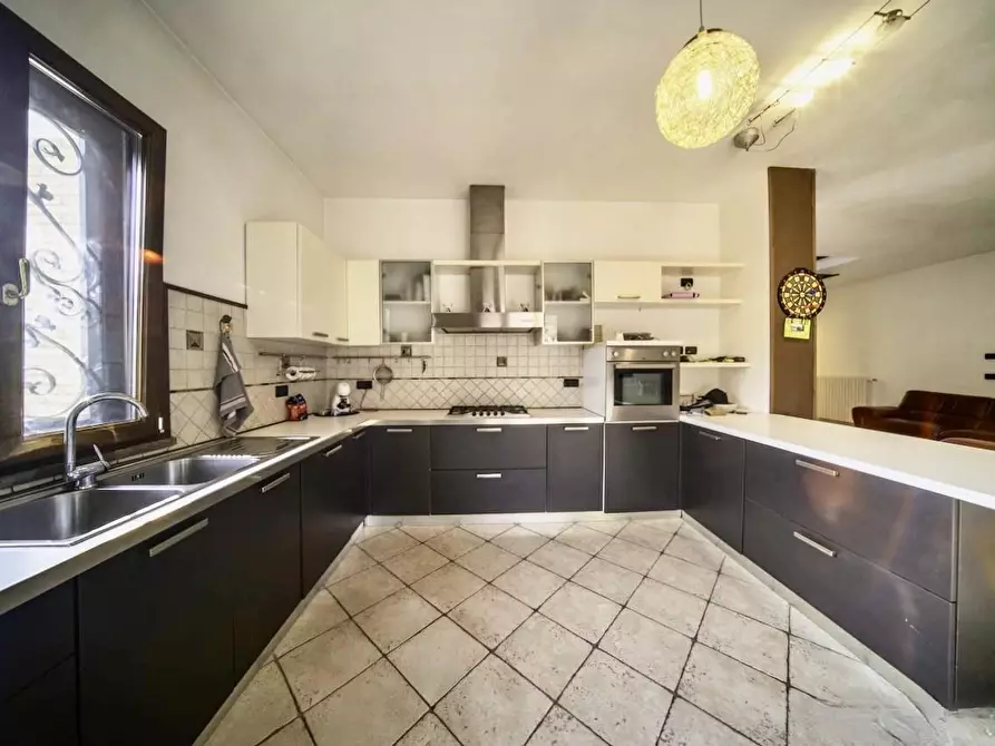 Immagine 10 di Casa bifamiliare in vendita  a Cascina