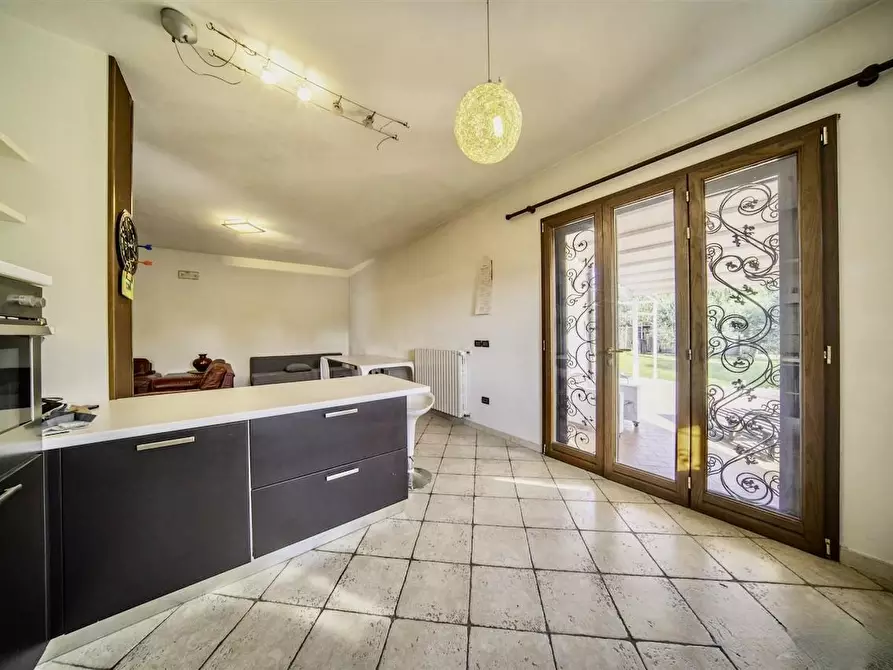 Immagine 11 di Casa bifamiliare in vendita  a Cascina