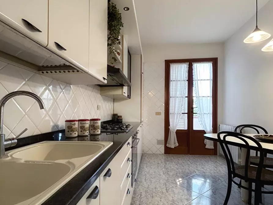 Immagine 9 di Villetta a schiera in vendita  a Livorno