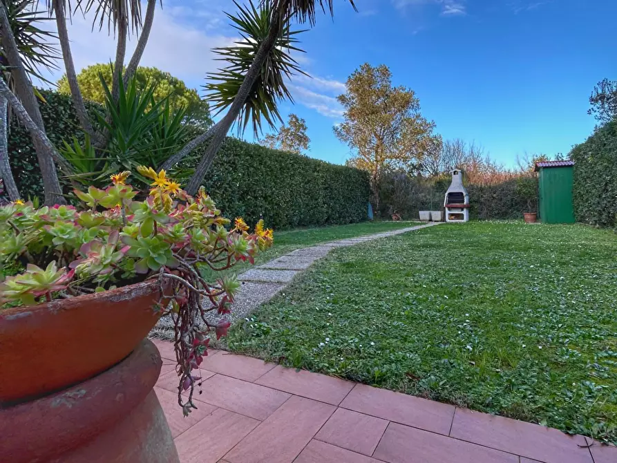 Immagine 3 di Villetta a schiera in vendita  a Livorno