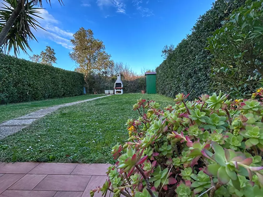 Immagine 27 di Villetta a schiera in vendita  a Livorno