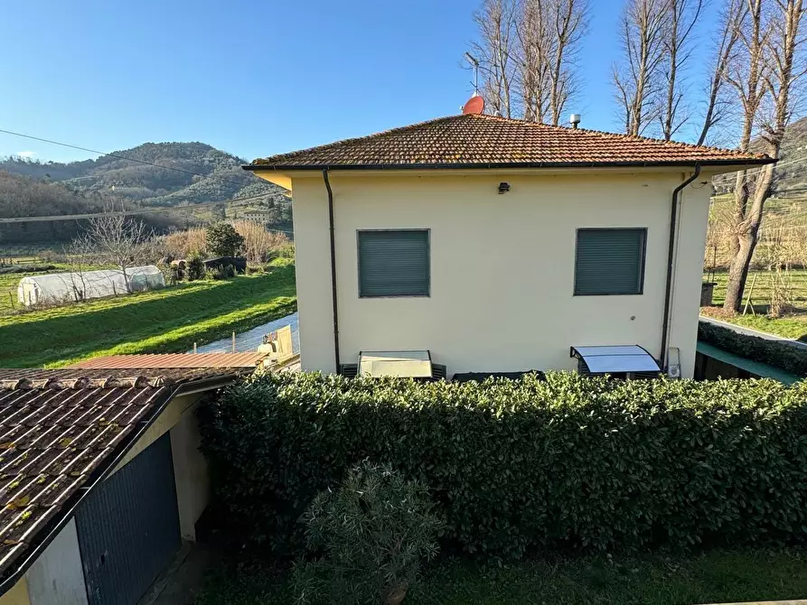 Immagine 3 di Casa bifamiliare in vendita  a Lucca