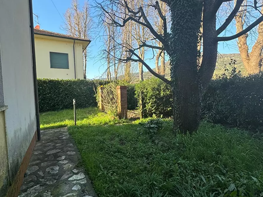 Immagine 8 di Casa bifamiliare in vendita  a Lucca