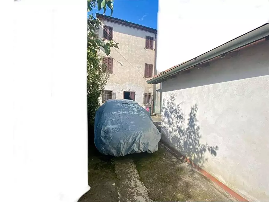 Immagine 36 di Porzione di casa in vendita  a Capannori