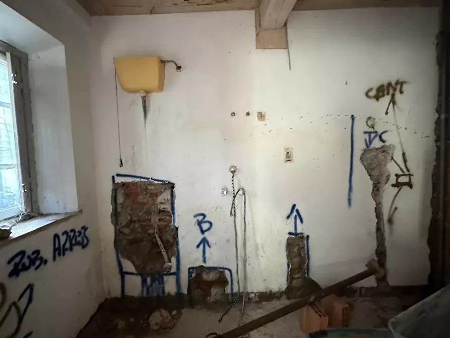 Immagine 21 di Porzione di casa in vendita  a Capannori