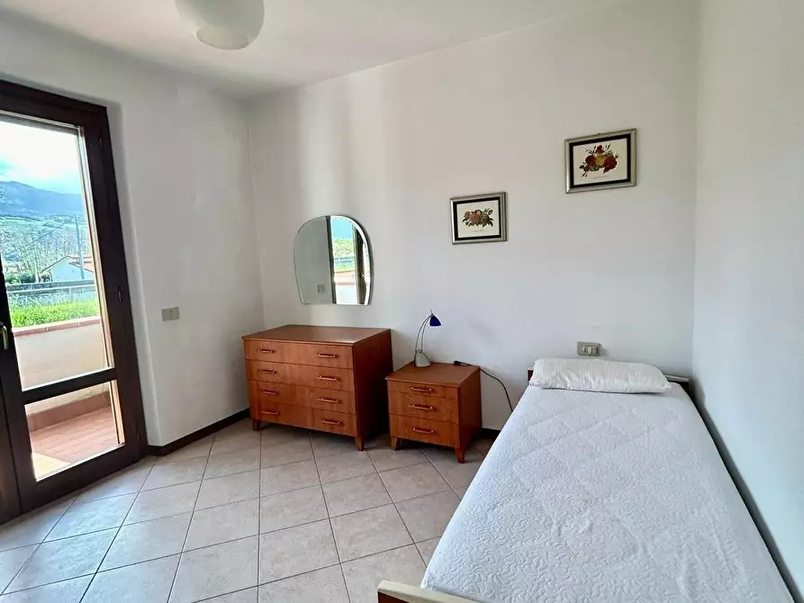 Immagine 10 di Casa trifamiliare in vendita  a Montignoso