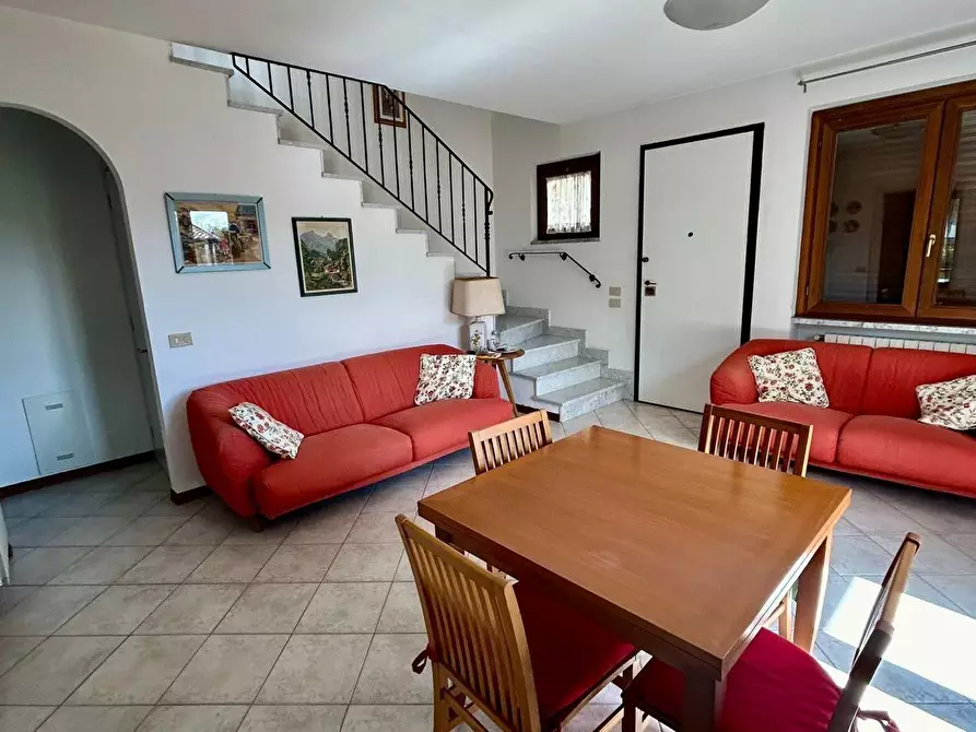 Immagine 2 di Casa trifamiliare in vendita  a Montignoso