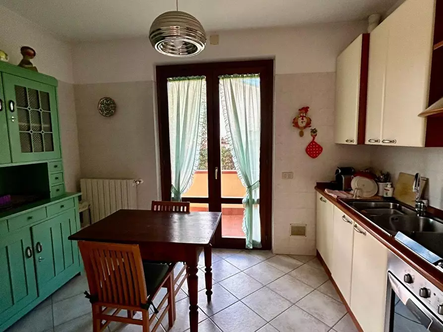 Immagine 5 di Casa trifamiliare in vendita  a Montignoso