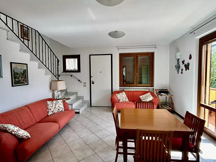 Immagine 3 di Casa trifamiliare in vendita  a Montignoso