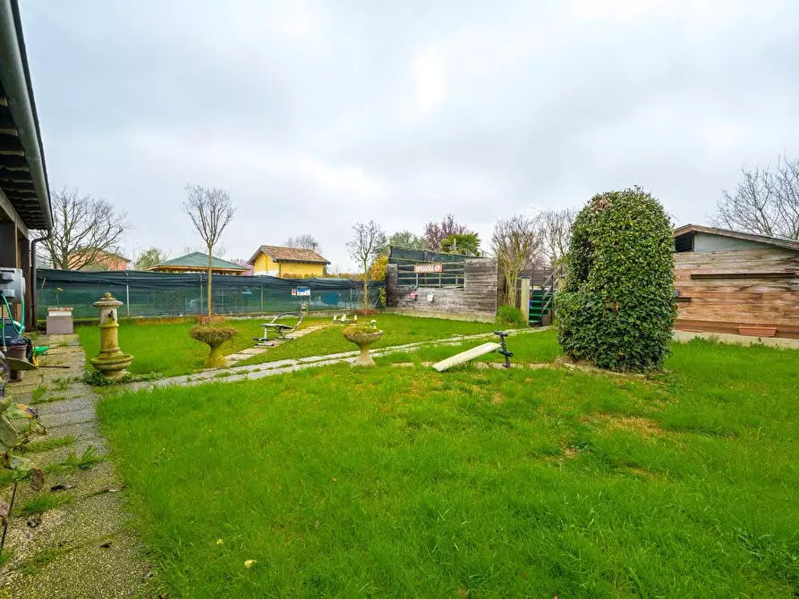 Immagine 47 di Porzione di casa in vendita  a Novellara