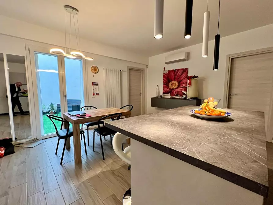 Immagine 8 di Villetta a schiera in vendita  a Cascina