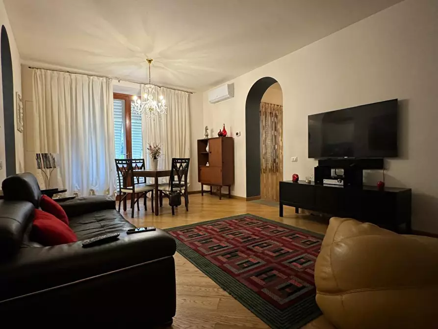 Immagine 2 di Porzione di casa in vendita  a Lucca