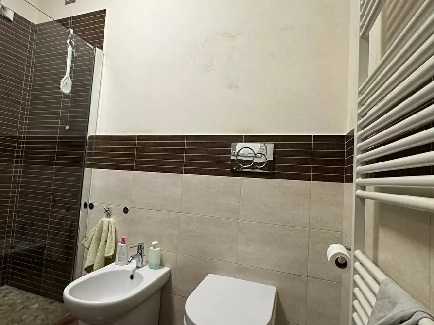 Immagine 11 di Porzione di casa in vendita  a Lucca