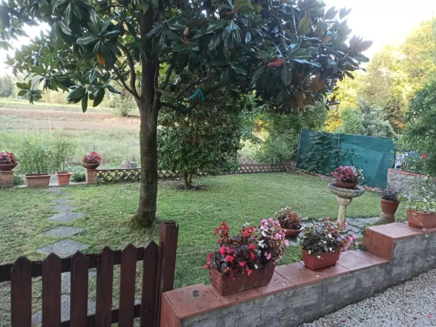 Immagine 38 di Porzione di casa in vendita  a Lucca