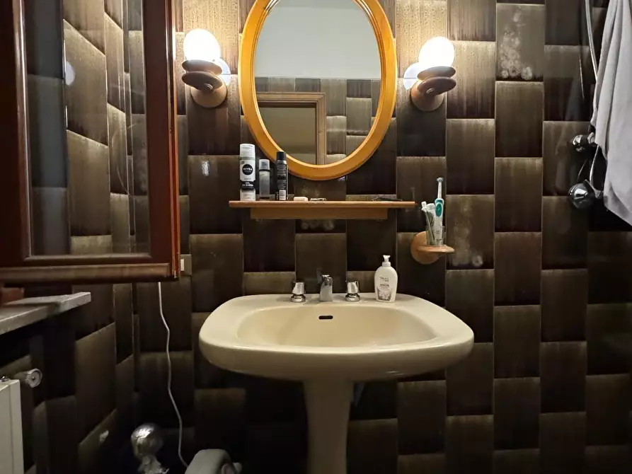 Immagine 18 di Porzione di casa in vendita  a Lucca