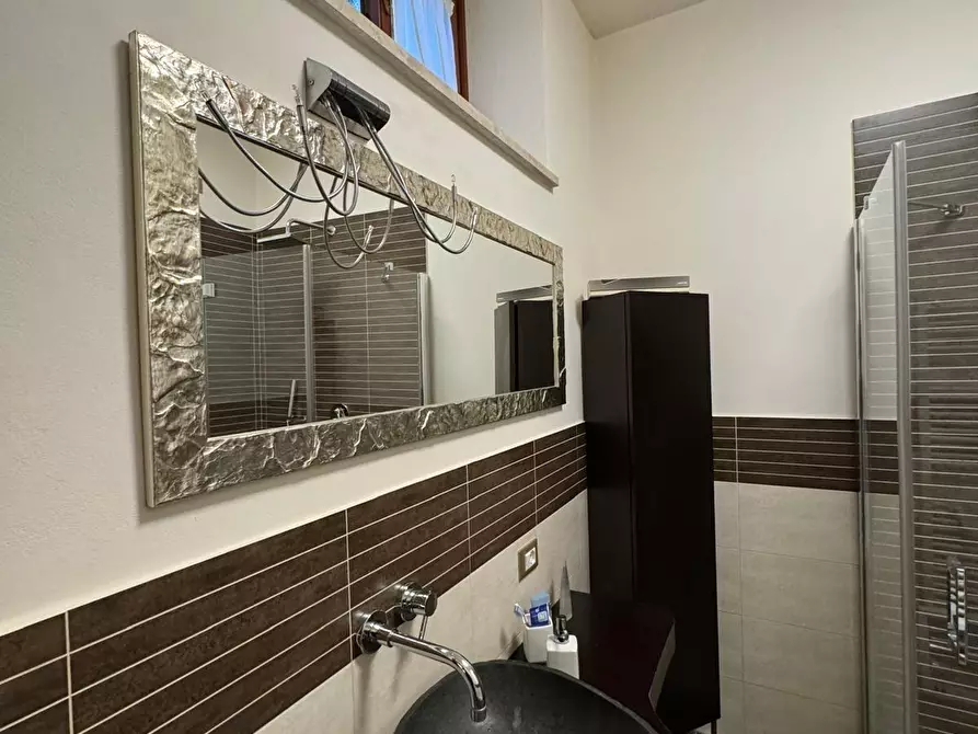 Immagine 36 di Porzione di casa in vendita  a Lucca