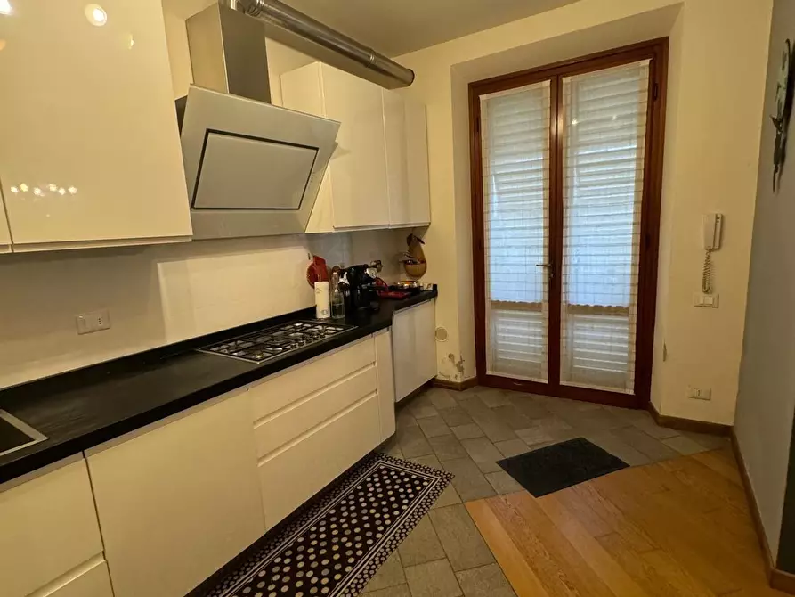 Immagine 3 di Porzione di casa in vendita  a Lucca