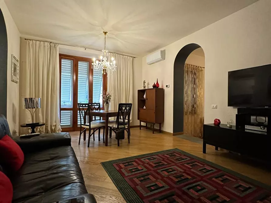 Immagine 1 di Porzione di casa in vendita  a Lucca