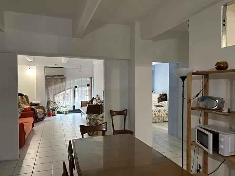 Immagine 1 di Appartamento in vendita  a Siena