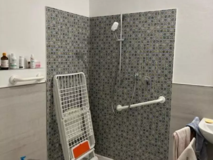 Immagine 4 di Appartamento in vendita  a Siena