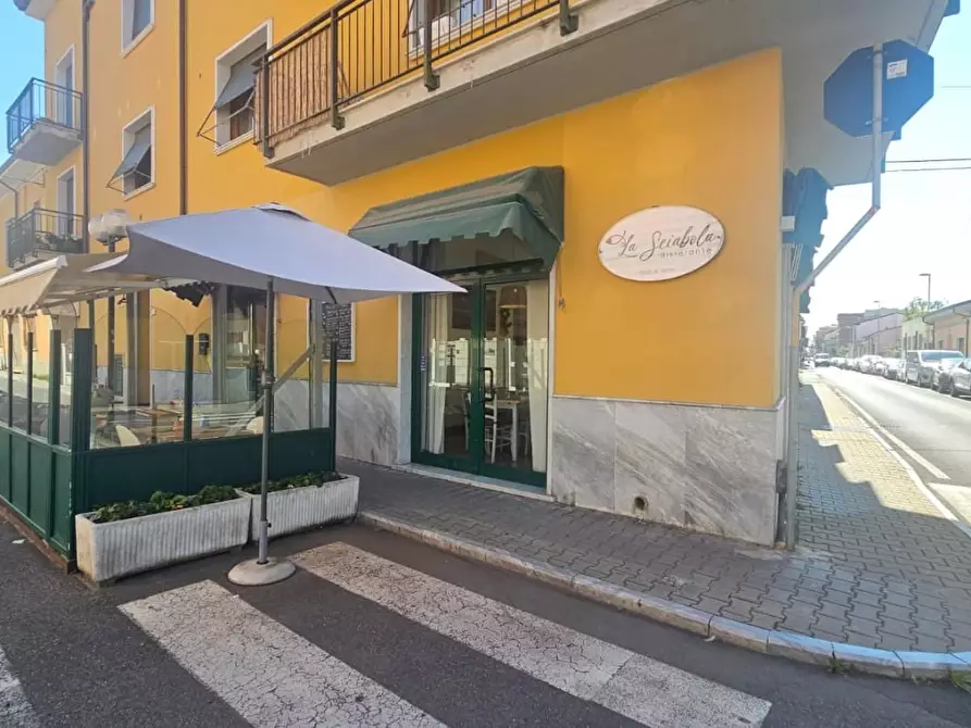 Immagine 24 di Locale commerciale in vendita  a Carrara