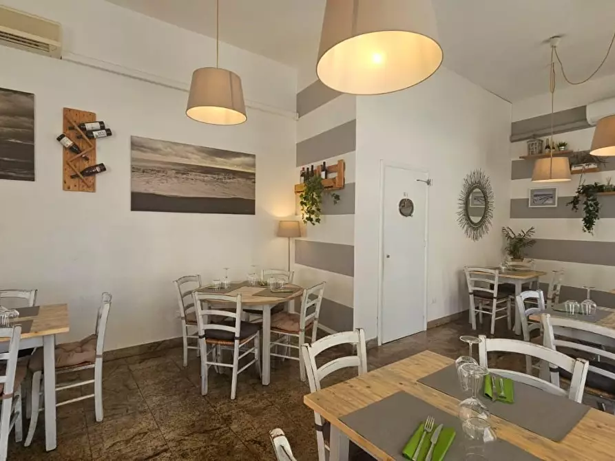 Immagine 22 di Locale commerciale in vendita  a Carrara