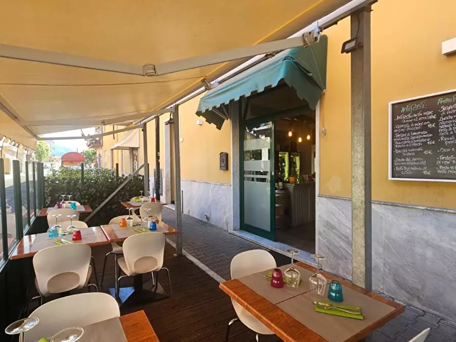 Immagine 25 di Locale commerciale in vendita  a Carrara