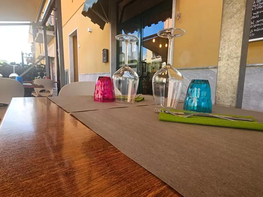 Immagine 23 di Locale commerciale in vendita  a Carrara