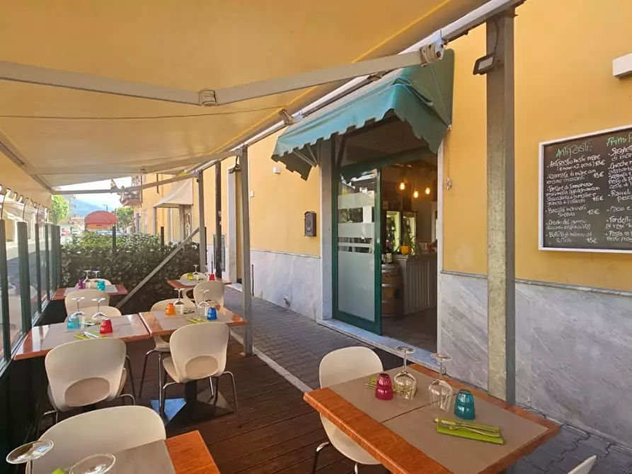 Immagine 26 di Locale commerciale in vendita  a Carrara