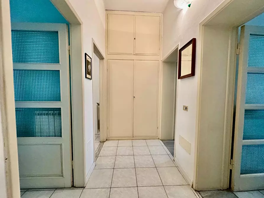 Immagine 2 di Appartamento in vendita  a Montignoso