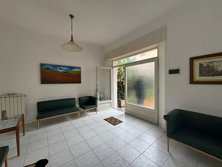 Immagine 3 di Appartamento in vendita  a Montignoso