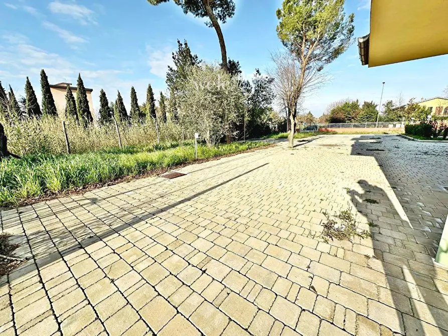 Immagine 25 di Villetta a schiera in vendita  a Campi Bisenzio