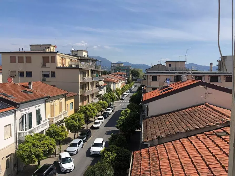 Immagine 4 di Appartamento in vendita  a Viareggio