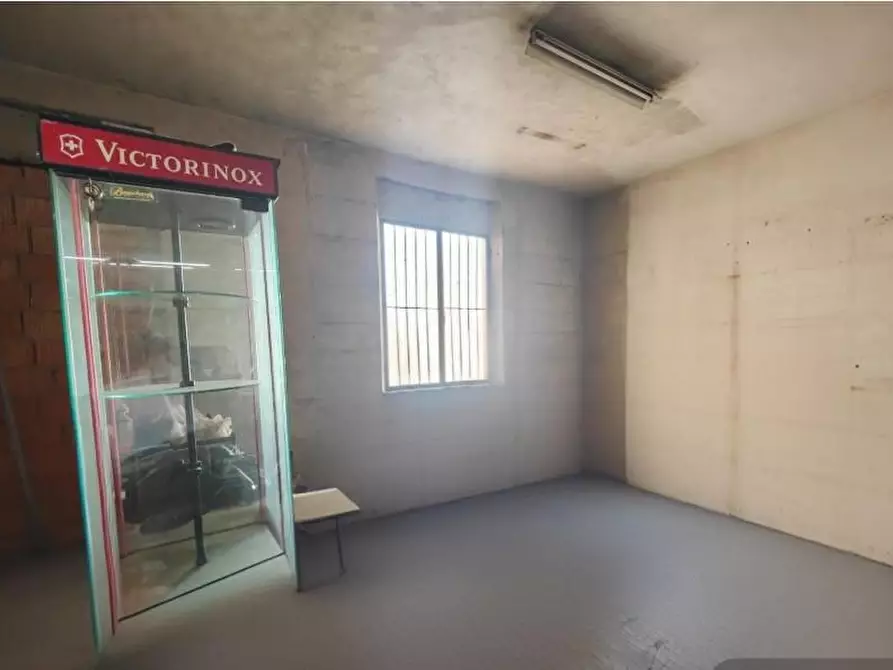 Immagine 4 di Locale commerciale in affitto  a Fucecchio