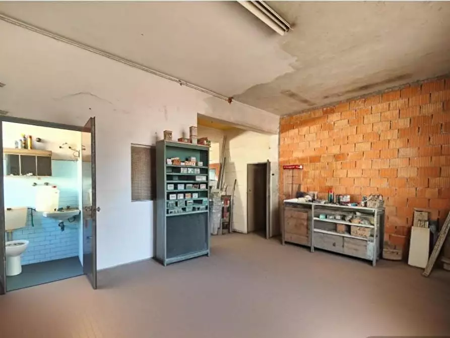 Immagine 5 di Locale commerciale in affitto  a Fucecchio