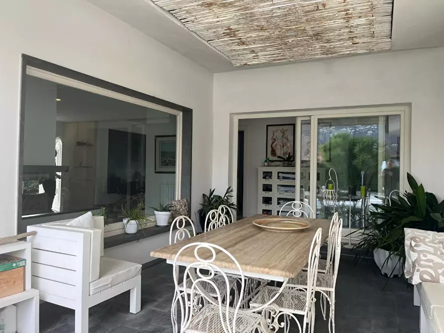 Immagine 7 di Villa in vendita  a Massa