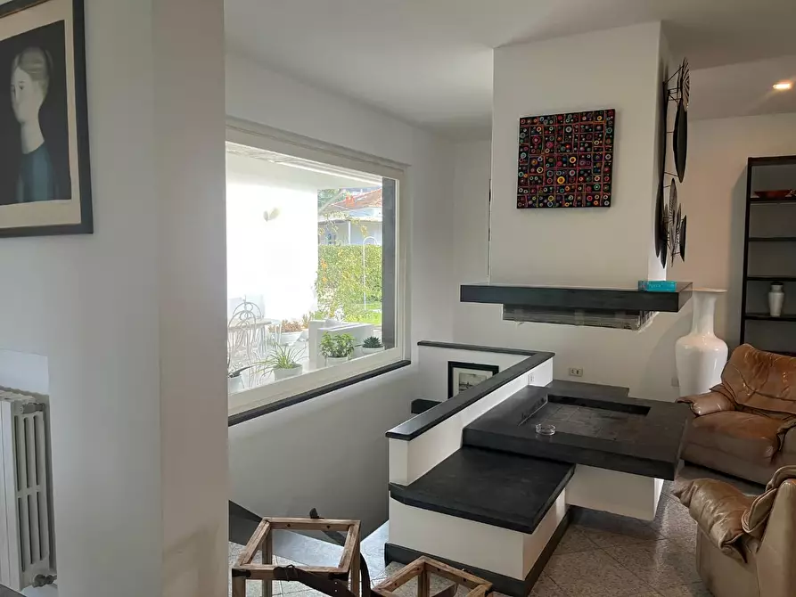 Immagine 5 di Villa in vendita  a Massa