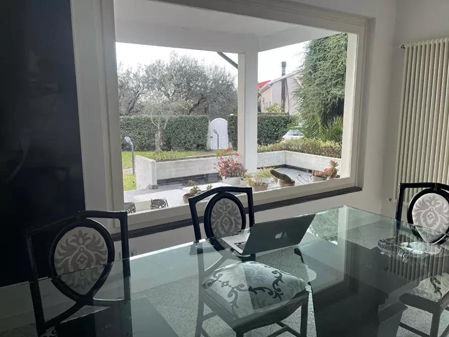 Immagine 4 di Villa in vendita  a Massa