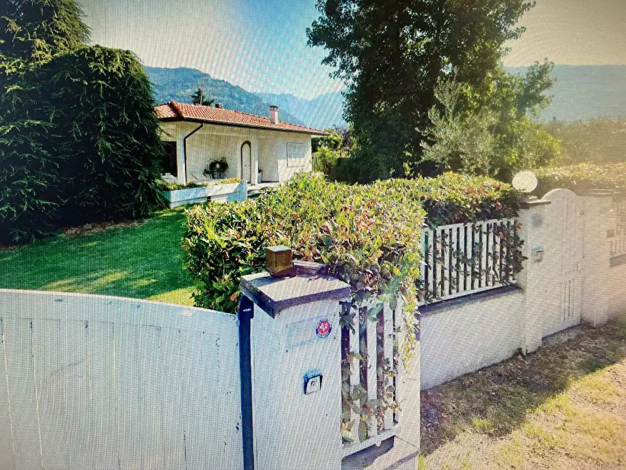 Immagine 1 di Villa in vendita  a Massa