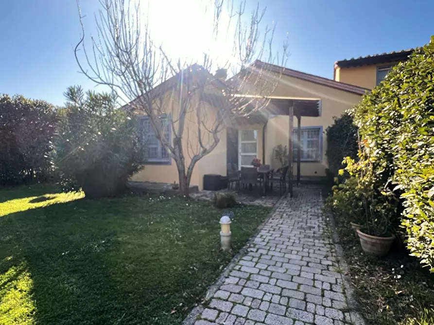 Immagine 6 di Villetta a schiera in vendita  a San Giuliano Terme