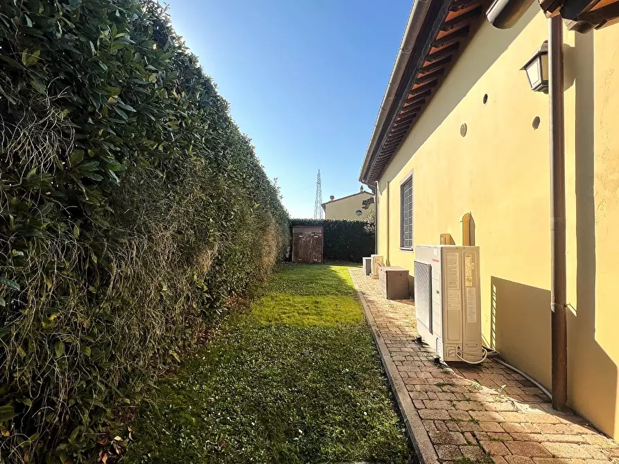 Immagine 8 di Villetta a schiera in vendita  a San Giuliano Terme