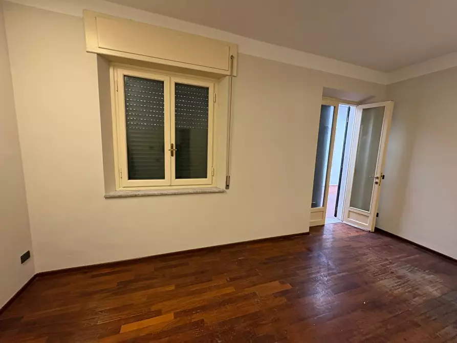 Immagine 6 di Ufficio in affitto  a Lucca