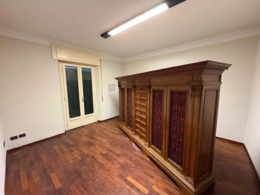Immagine 3 di Ufficio in affitto  a Lucca