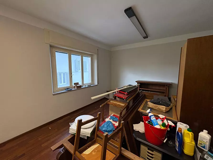 Immagine 5 di Ufficio in affitto  a Lucca