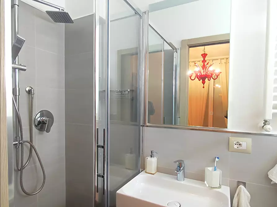 Immagine 3 di Villa in vendita  a Montignoso