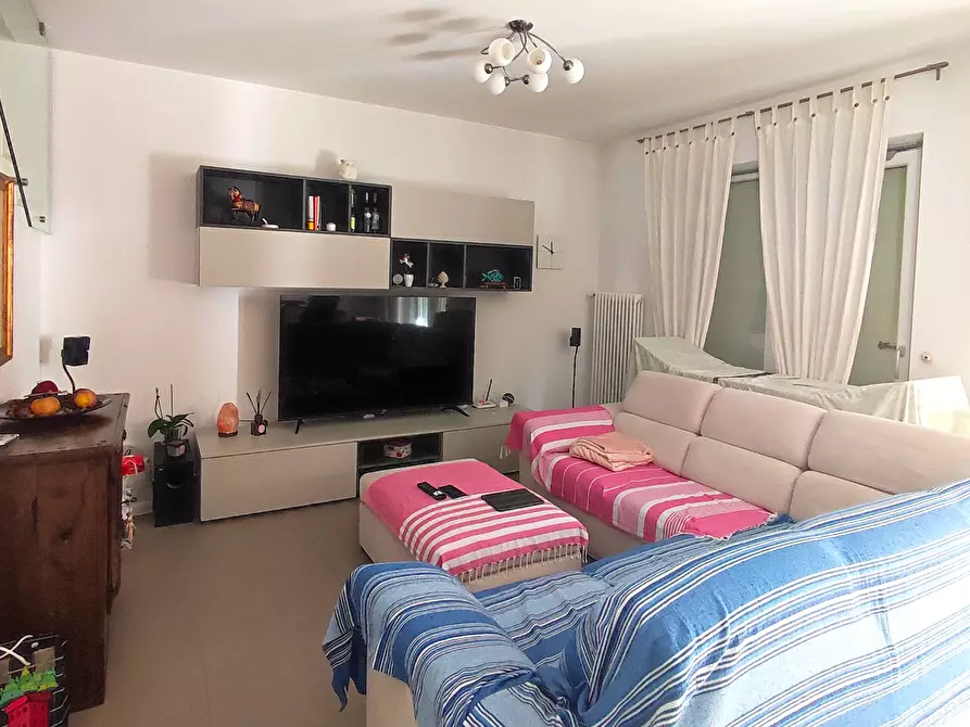 Immagine 21 di Villa in vendita  a Montignoso