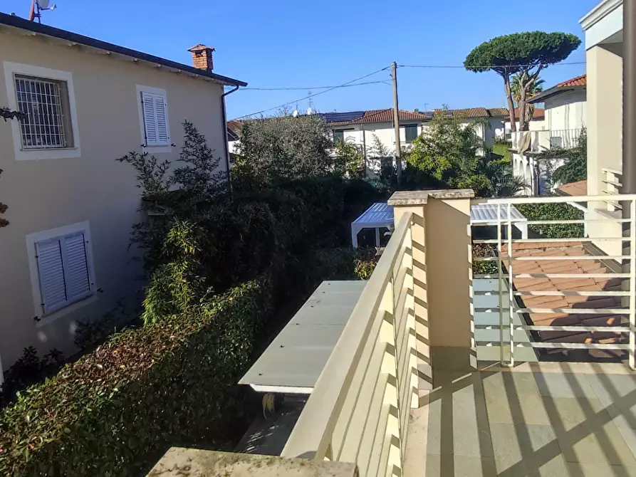 Immagine 25 di Villa in vendita  a Montignoso