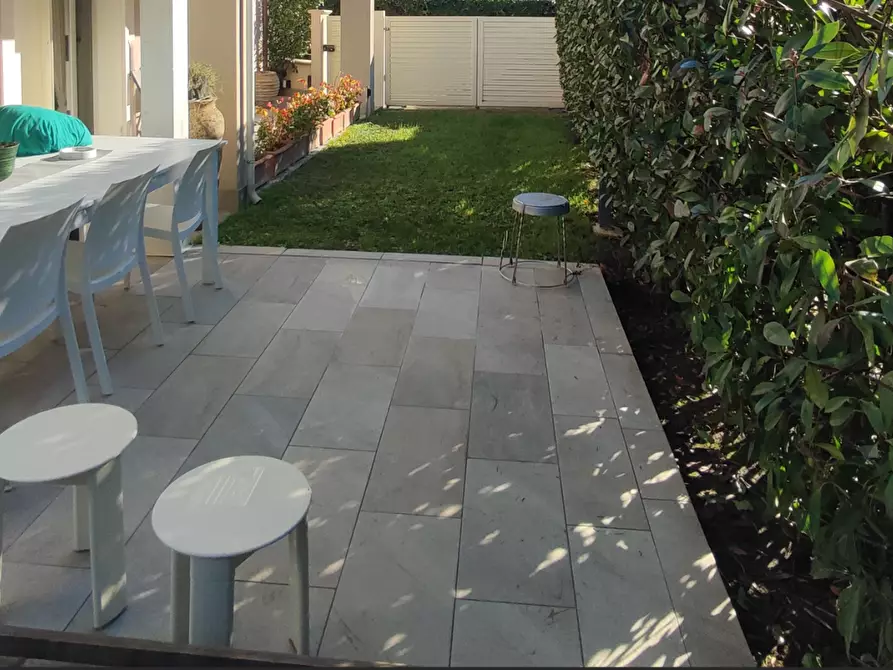 Immagine 27 di Villa in vendita  a Montignoso